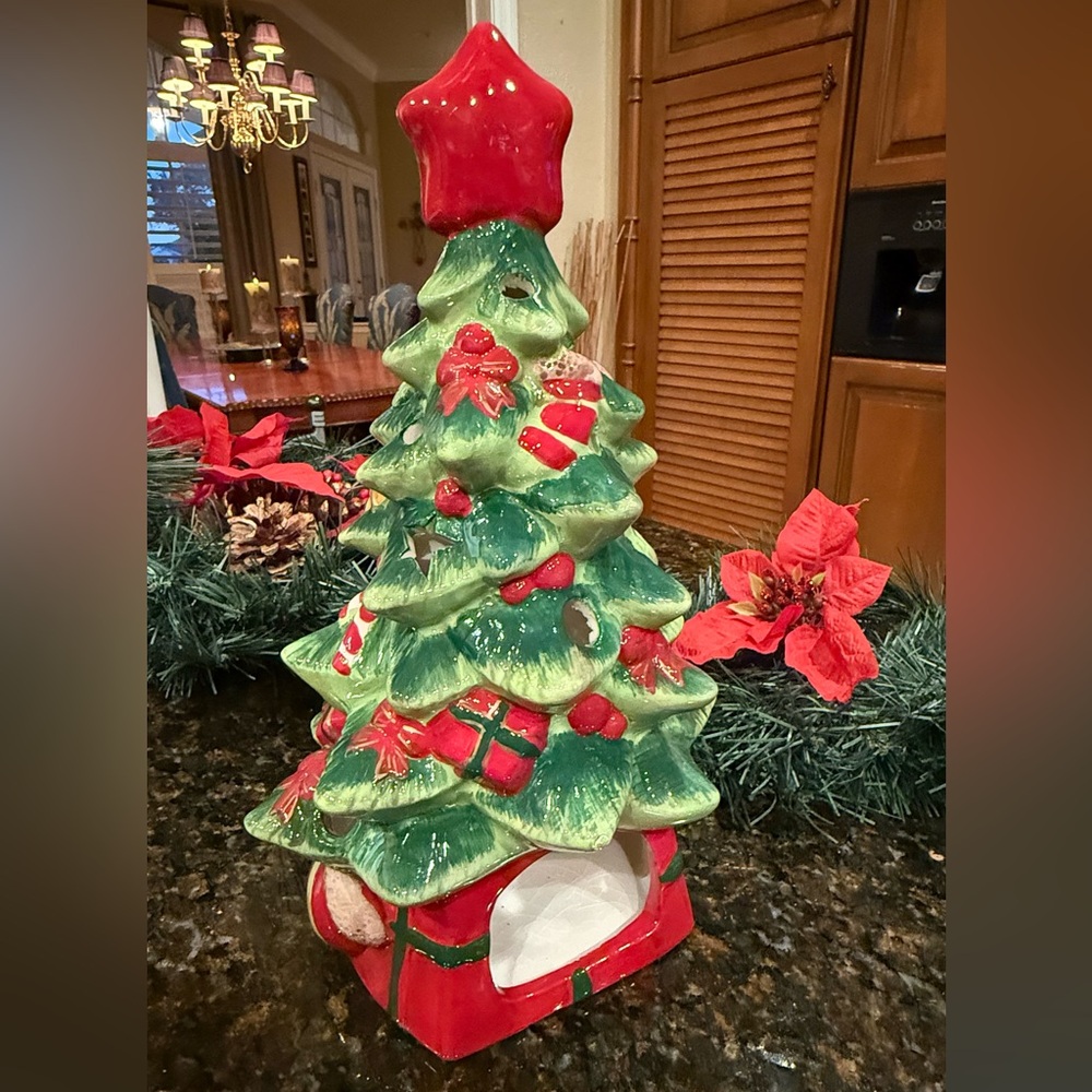 Festive Ceramic Christmas Tree with Red Star - Picture 7 of 10